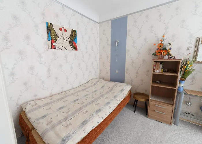 Bright, Quit Rooms For Up To 4 With Breakfast